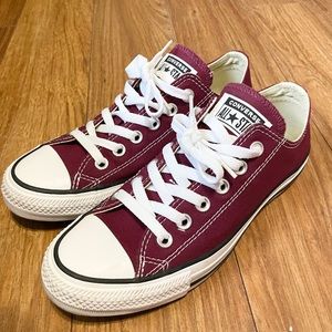 *NEW* low top women’s converse